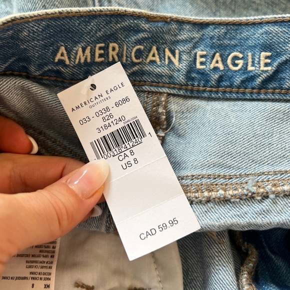 🏷️ SOLD • AMERICAN EAGLE • Denim Mom Shorts in Medium Destroy • 8 - Picture 9 of 13